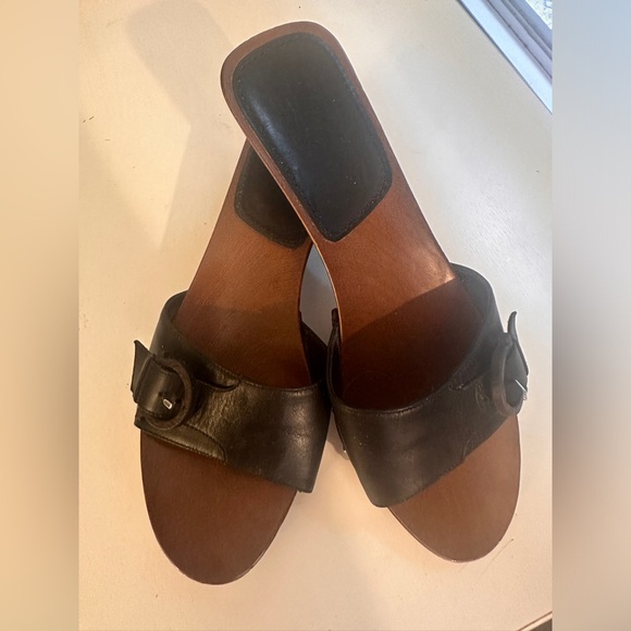 Ferragamo Black Leather Mules Sandals w/Stylish Wooden Sole - Picture 2 of 8